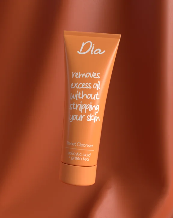 A cleanser built for oily skin that actually understands the difference between removing oil and stripping it. Powered by Salicylic Acid and Green Tea, it works in 7 targeted ways: removes excess oil, unclogs pores, controls sebum, clears blackheads, fights acne bacteria, soothes skin, preserves your barrier, and leaves no stripping effect behind. It lathers just enough to feel thorough, then rinses clean without that tight, squeaky feeling that means your barrier took damage. Formulated for Indian humidity, where sweat and sebum mix fast, and the wrong cleanser starts a cycle of dryness and overproduction. Use it morning and night, and your skin will stay clean without overcorrecting.